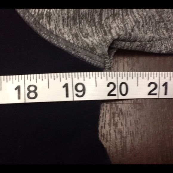 Harvard University Under Armour TeeShirt. Sz. SM - Picture 4 of 5